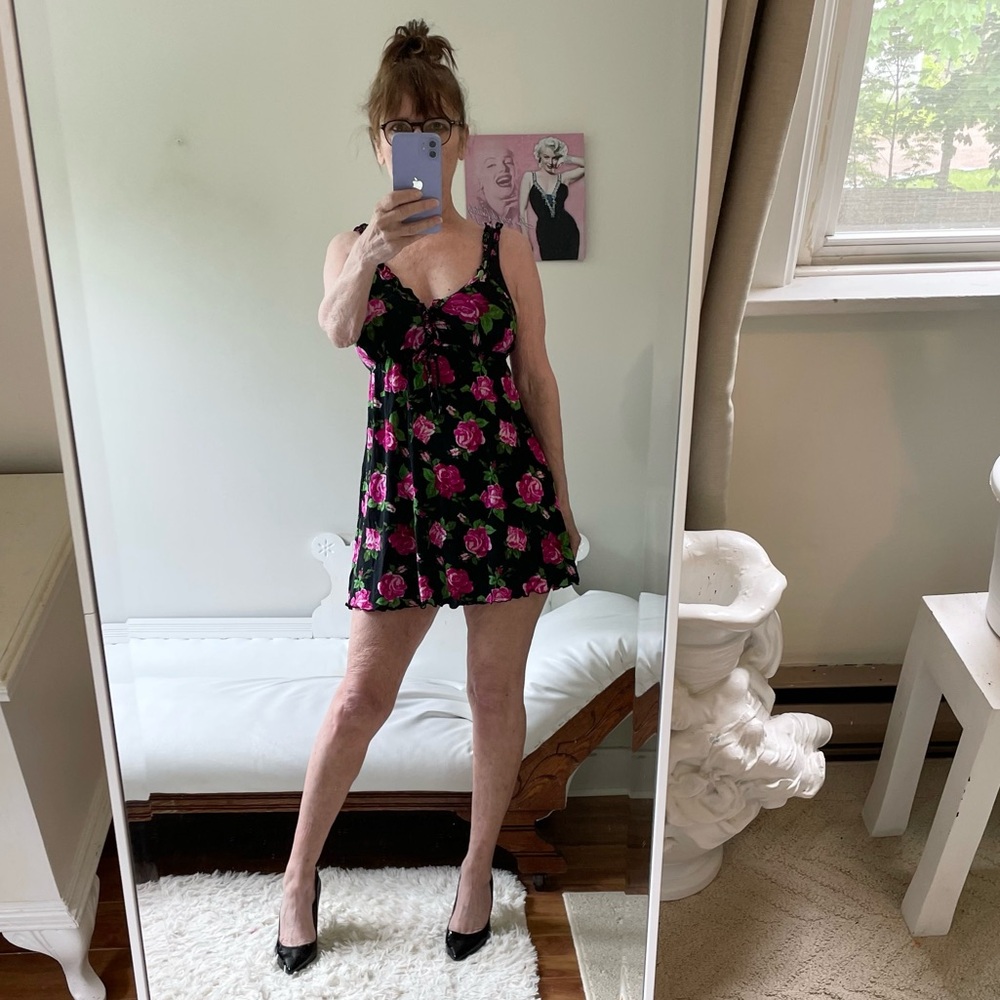 BLACK SHEER SLIP LINGERIE DRESS PINK ROSES GREEN STEMS BOW RUFFLES VINTAGE